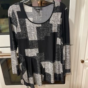 Sophie A Black/white Tunic Top